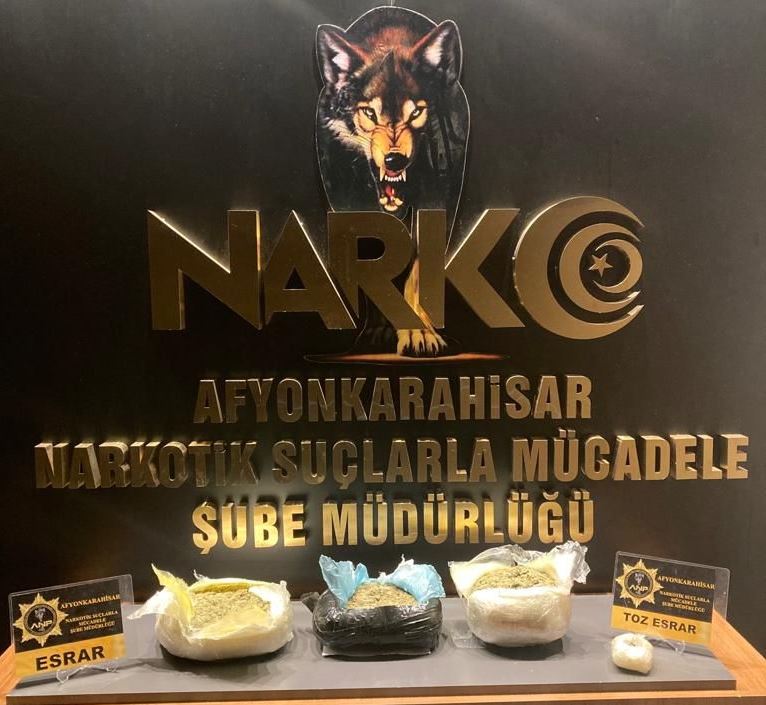 Uyuşturucu taciri kurye otogarda gözaltına alındı
