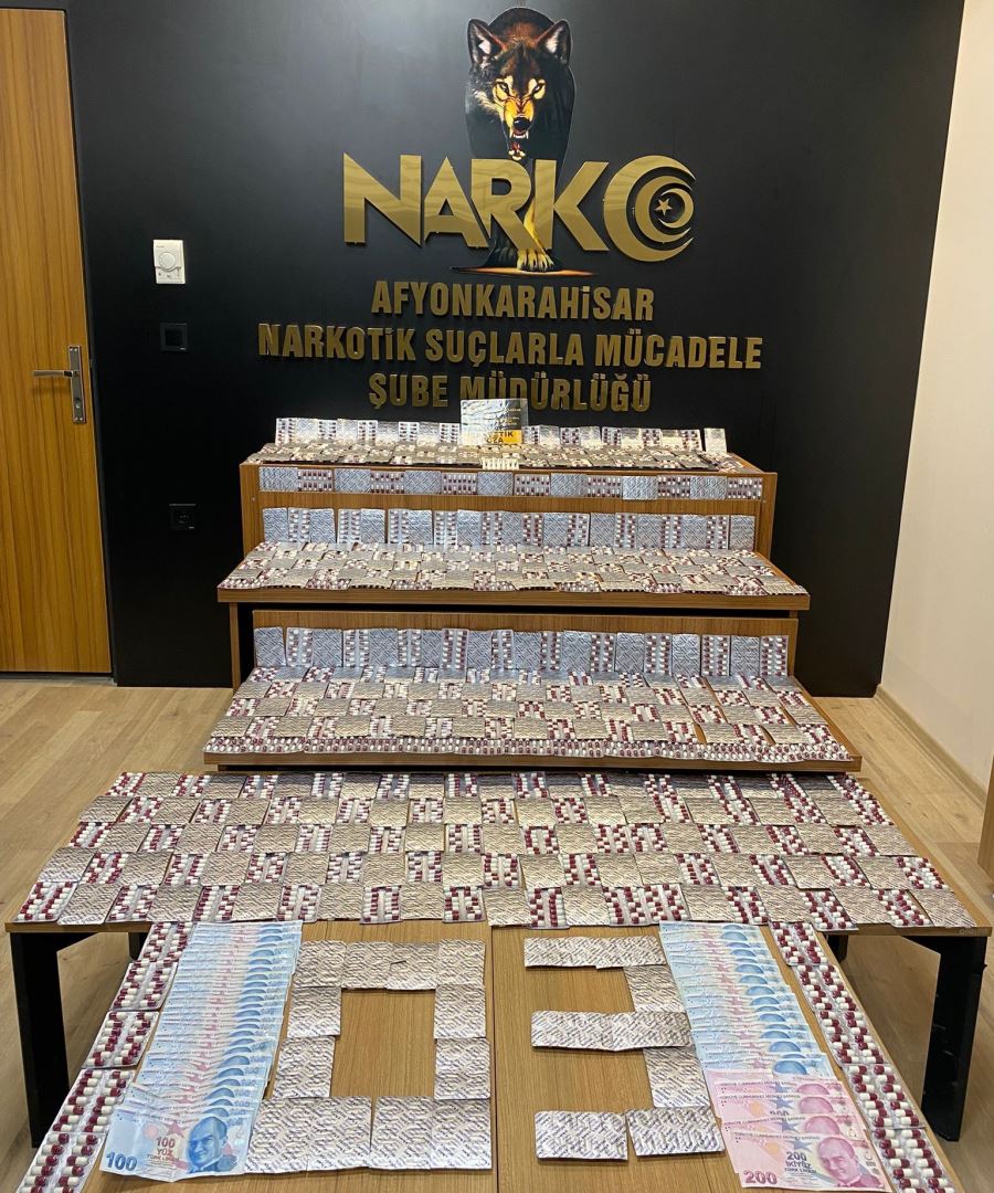 Narkotik ekipleri Uşak Yolu’nda 2 şahsı gözaltına aldı