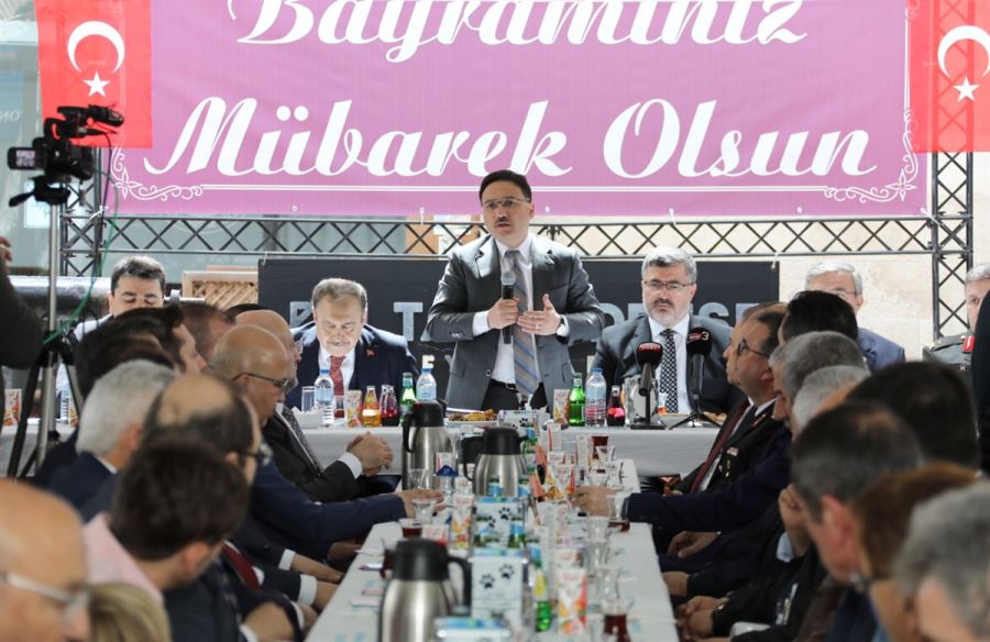 Vali Çiçek: “Birlik ve beraberlik içerisinde nice bayramlar diliyorum”