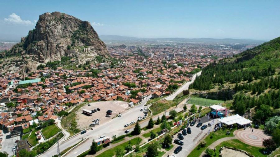 Başkan Zeybek olmaz denileni gerçekleştiriyor