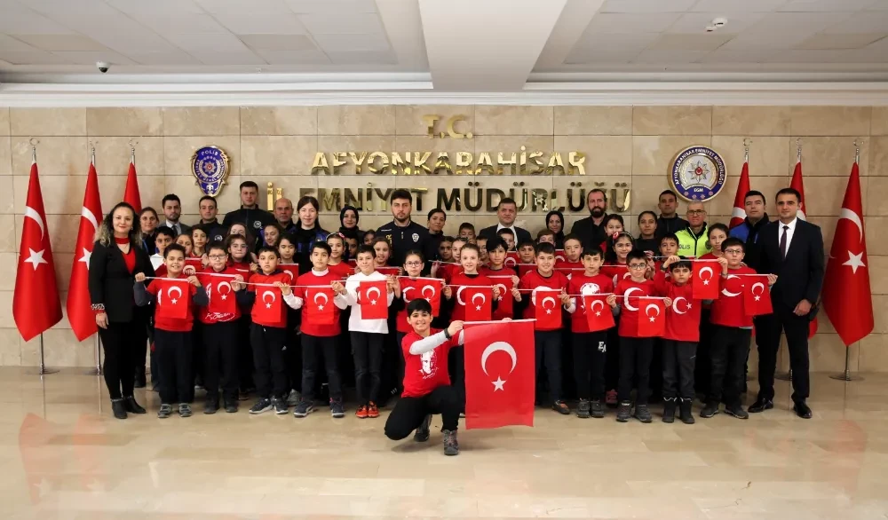Emniyet Ekiplerinden Öğrencilere Güvenlik ve Bilinçlendirme Eğitimi