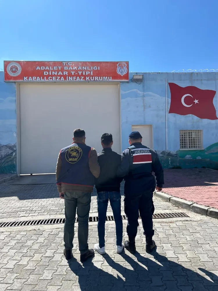 Afyonkarahisar’da Hırsızlık Suçundan Aranan Şahıs JASAT Tarafından Yakalandı