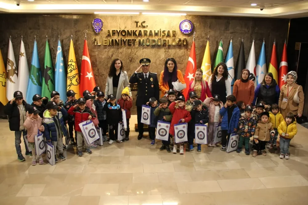 Minik Öğrencilerden Polis Teşkilatına Anlamlı Ziyaret