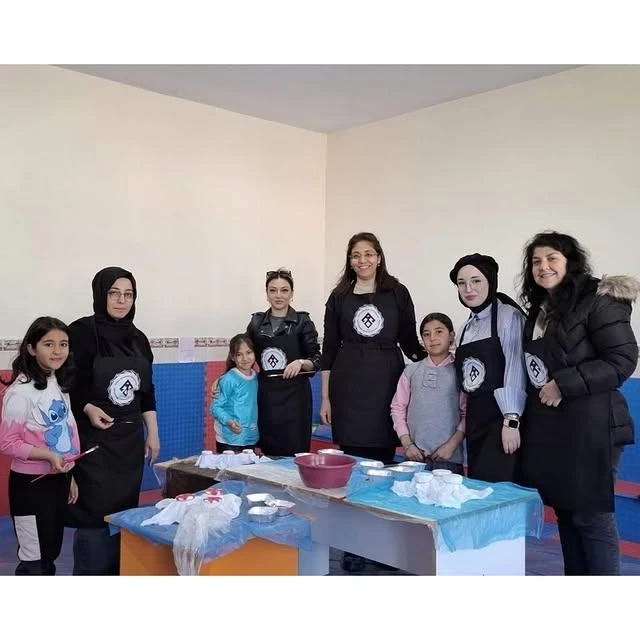 Afyon Kocatepe Üniversitesi Öğrencileriyle Batik Sanatı Köy Okullarında Canlandı