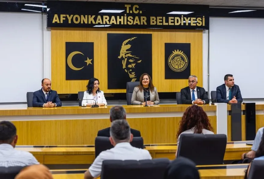 Burcu Köksal, Personeliyle Bayramlaştı
