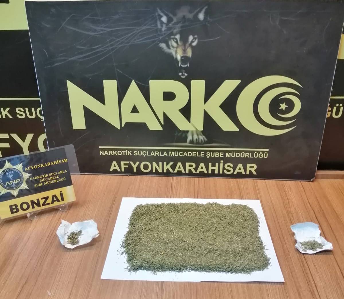 Uyuşturucu taciri 2 kişi yol kontrol noktasında yakalandı