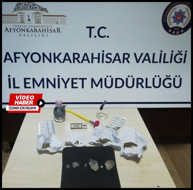 Polis yeleği giyip oyuncak silahla gasp ettiler