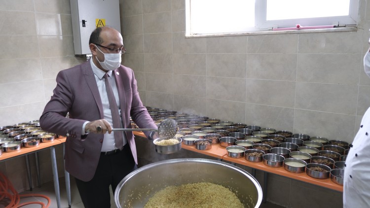 Sandıklı’da sıcak yemek yardımı 7 yıldır devam ediyor