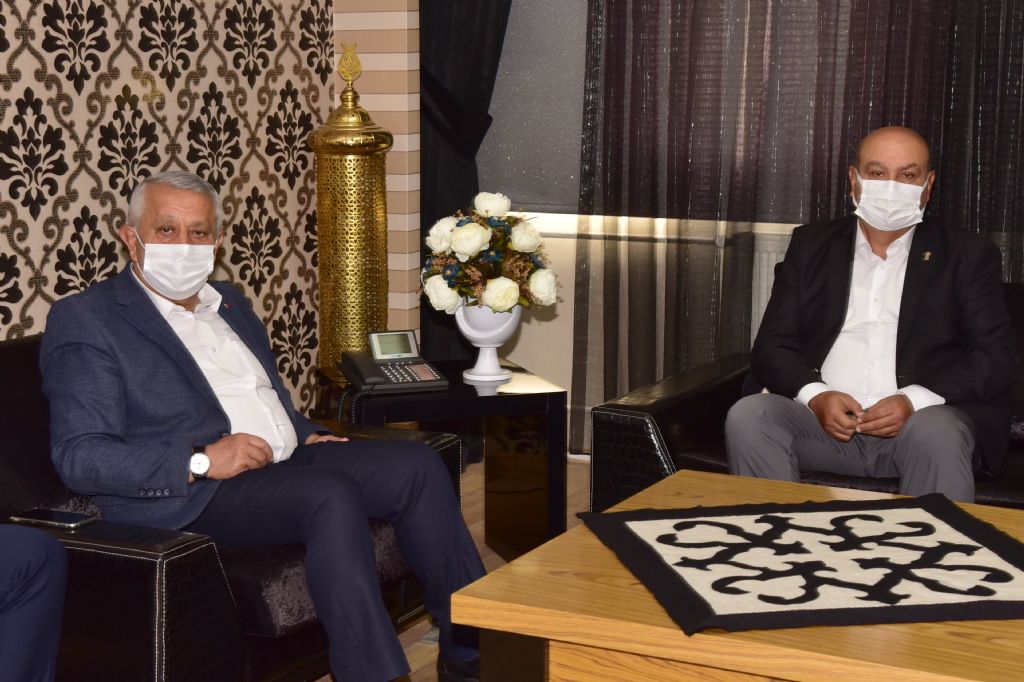 Başkan Zeybek’den esnada destek paketi