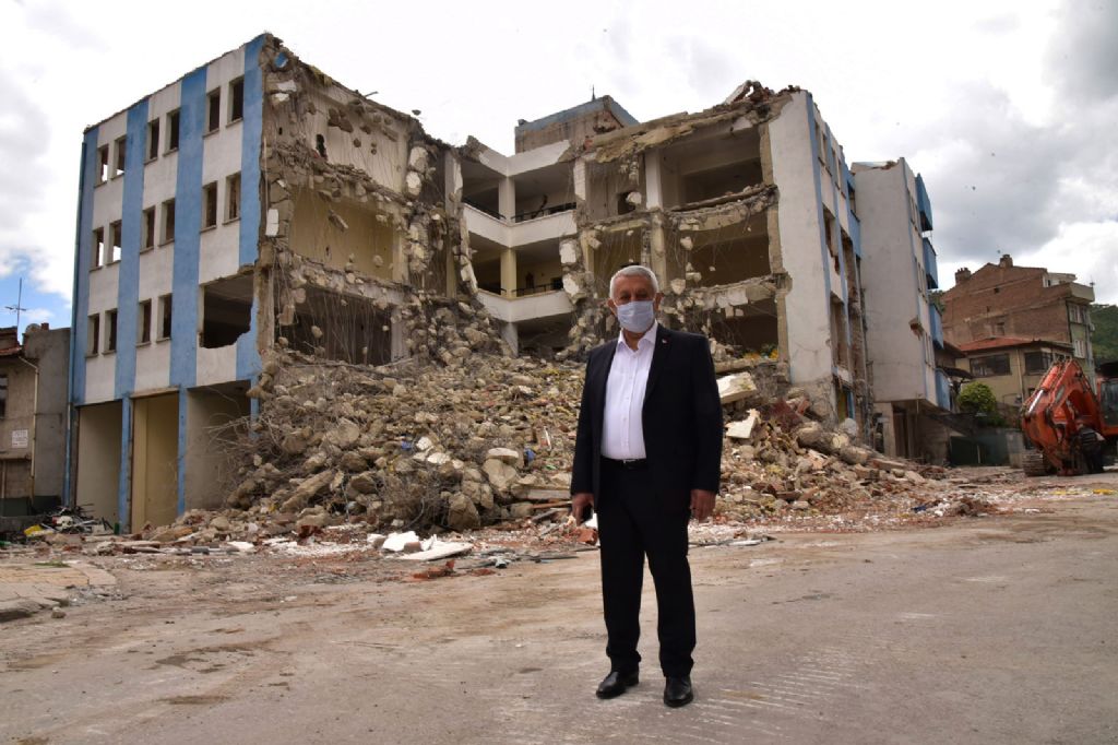BAĞKUR binası yıkılıyor, modern mekanik otopark geliyor