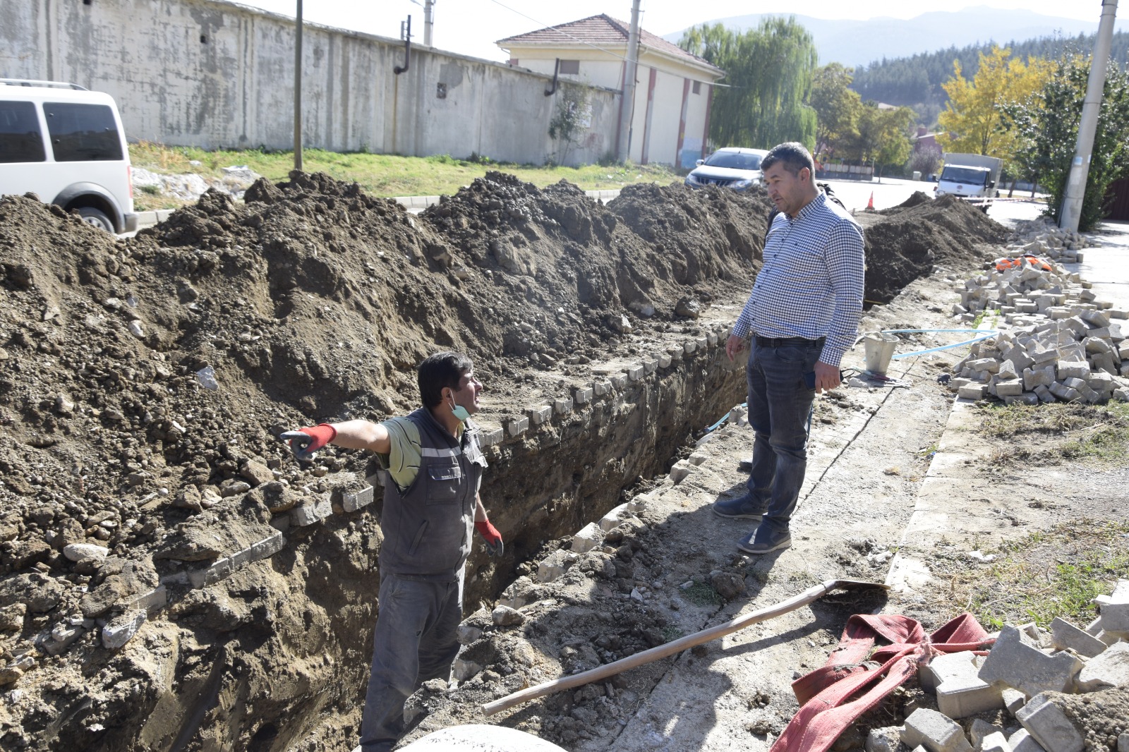 Çay’da yağmur suyu isale hattı çalışmaları devam ediyor