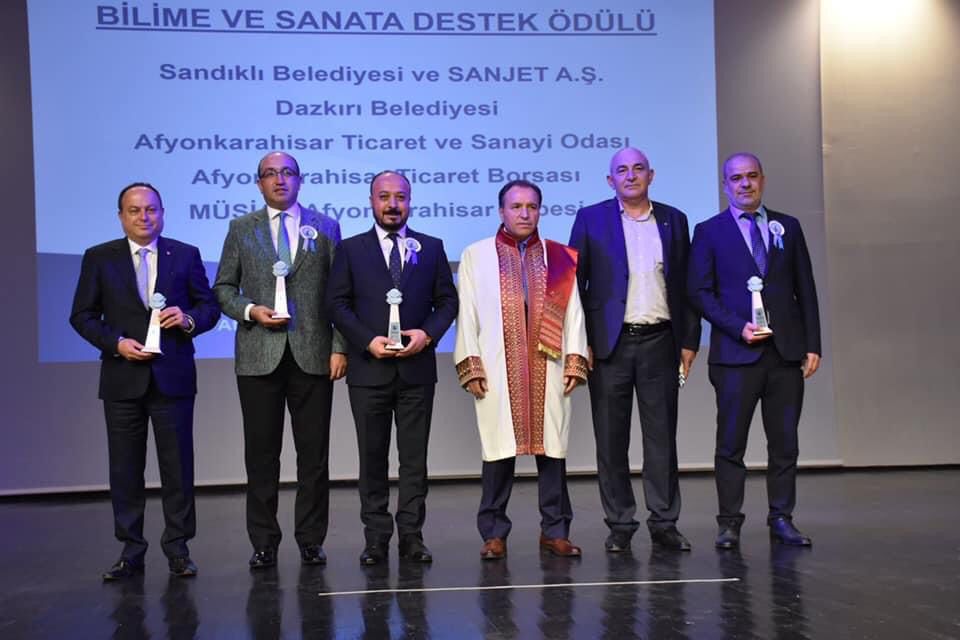 Başkan Taylan Bilim ve Sanata Destek Ödülü aldı