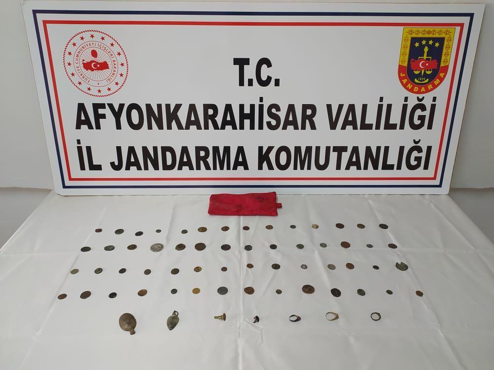 Jandarma tarihi eser kaçakçılarına  göz açtırmıyor