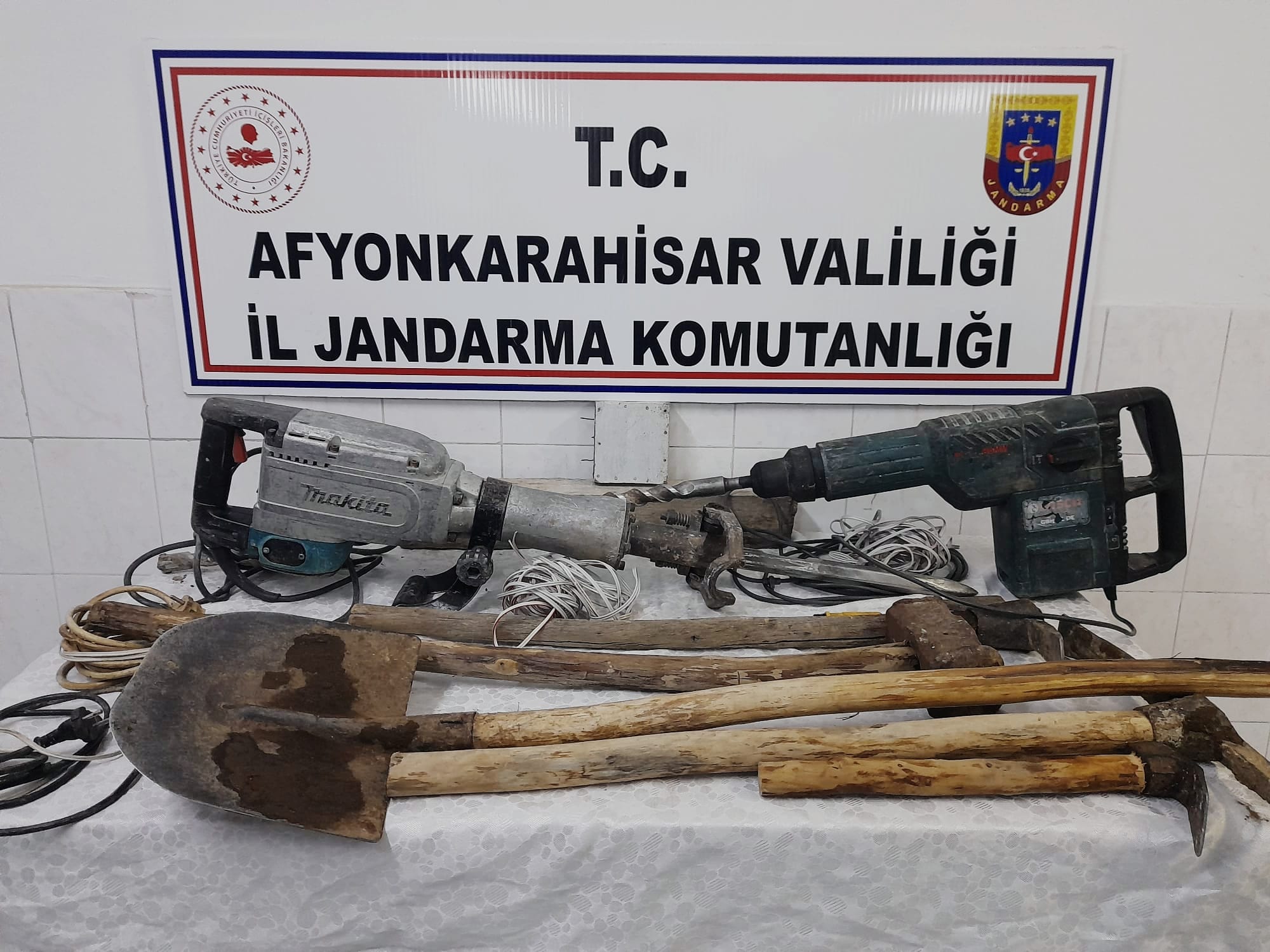 Şuhut Bininler’de kaçak kazı operasyonu