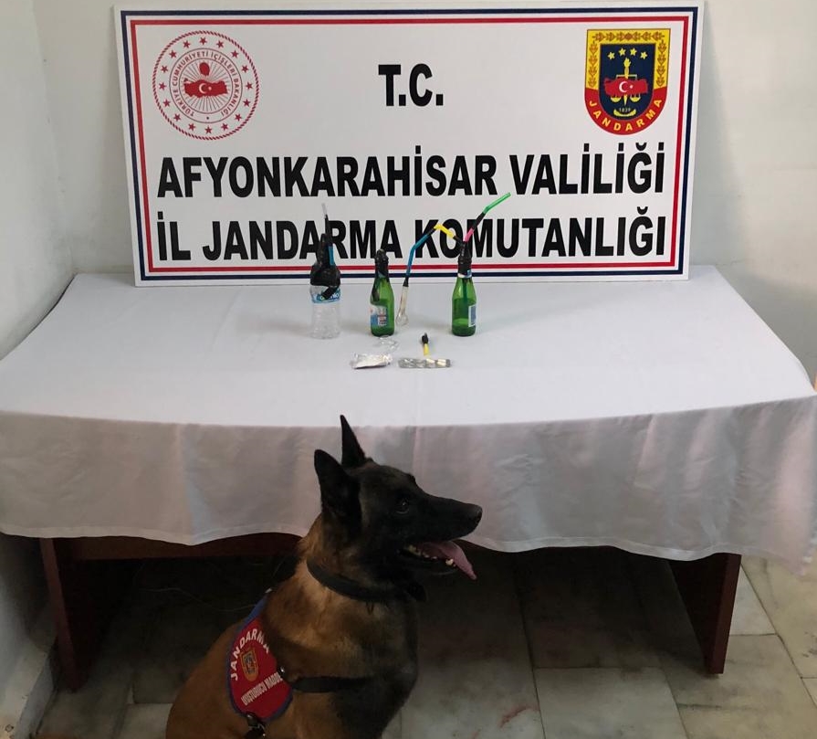 Çaldıkları araç içerisinde uyuşturucu madde kullanmışlar
